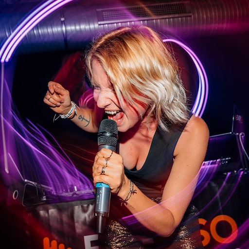DJ plus Sängerin Geburtstag